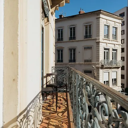 Апартаменты Dify Joli - Place Des Brotteaux *